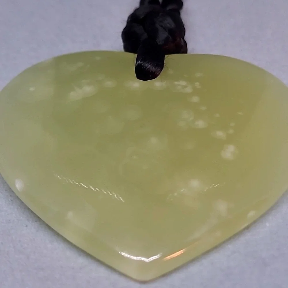 Vintage Heart Pendant Necklace Yellow Stone Carved Polished‎ Cord